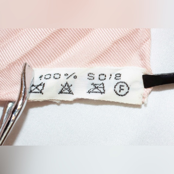 Authentic Pink ‘Tigre Royal’ HERMÈS PARIS 100% Silk Scarf 2008 - Picture 4 of 14